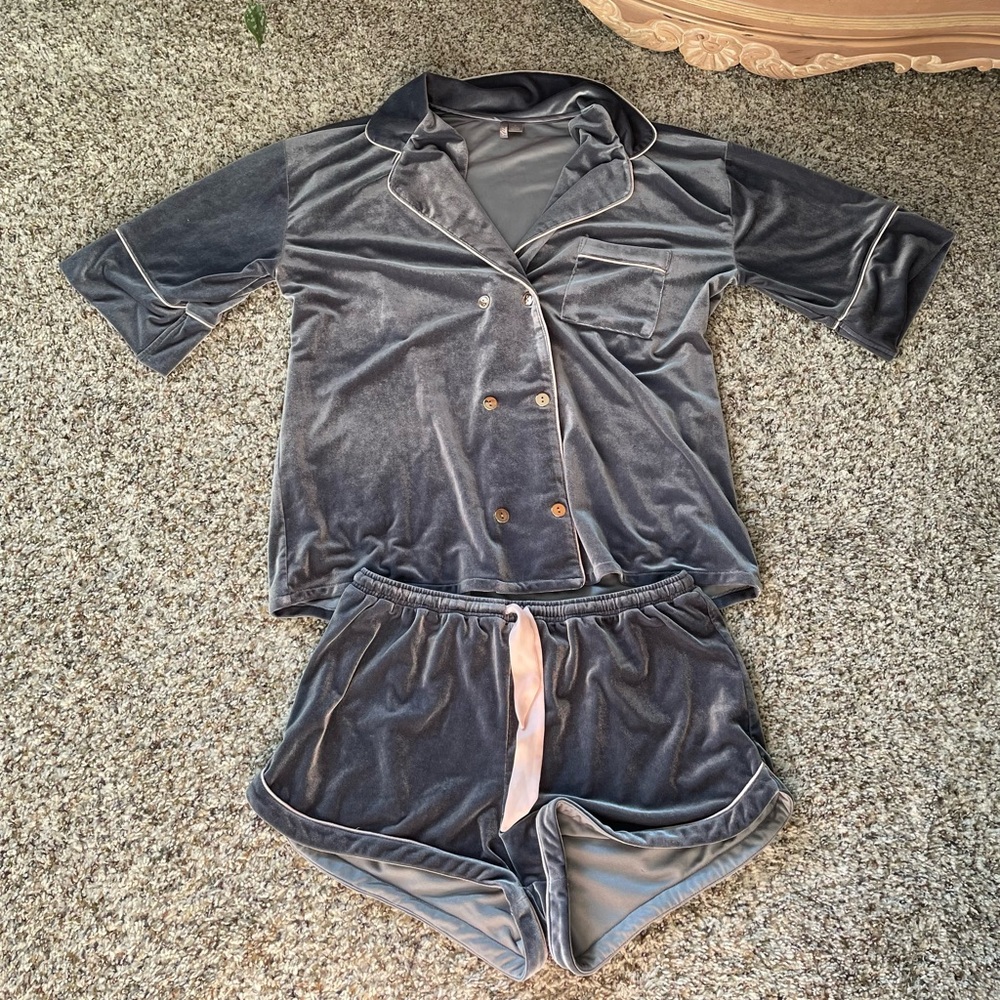 Chelsea28 Crushed Velvet Collared Pajama Set